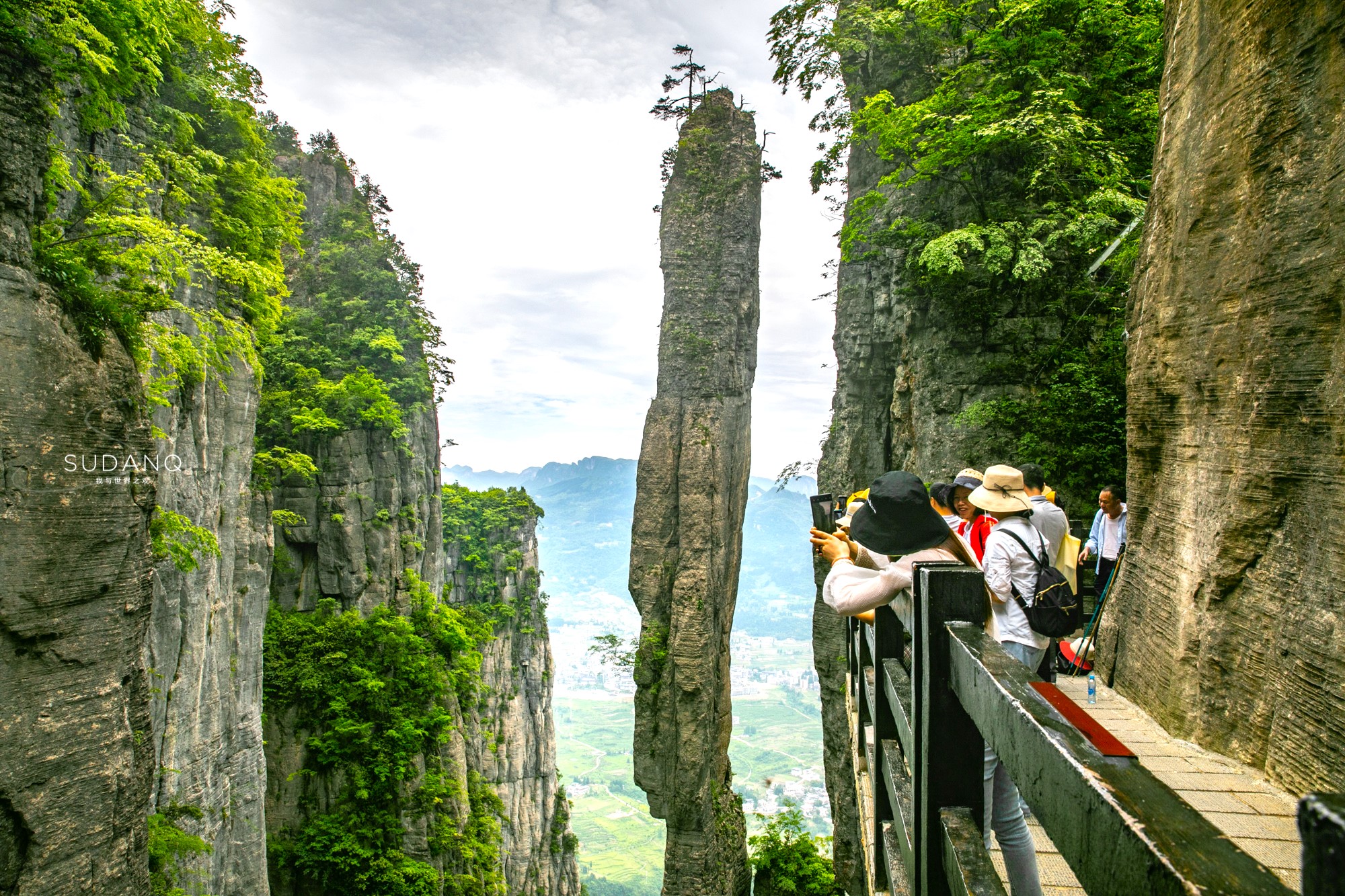 7D6N YANGTZE RIVER THREE GORGES·ENSHI GRAND CANYON  SHENNONGJIA COLORFUL FOREST + DREAM WATER TOWN RD LEAVES ON THE WATER(WUHAN/TIANMEN/YICHANG) GORGES/ENSHI/DANGYANG/ZHONGXIANG)