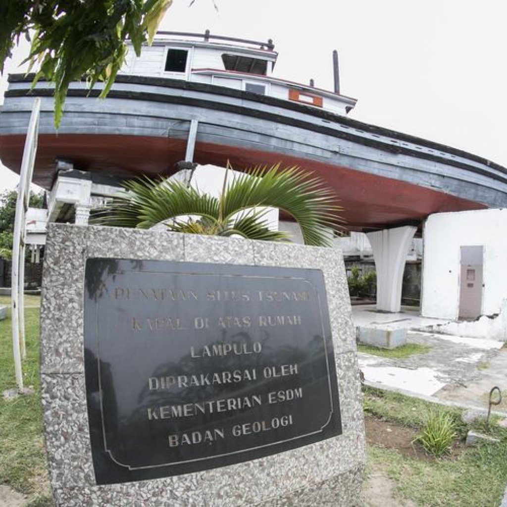 KAPAL ATAS RUMAH ACEH